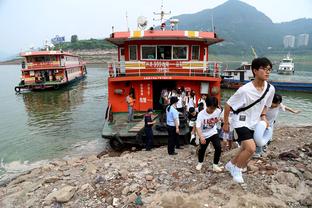 英超-利物浦2-0谢菲联距榜首2分 范迪克索博破门阿诺德献助攻